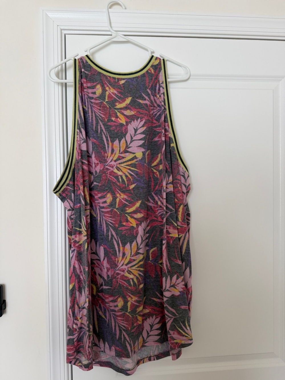 Torrid Leaf-Print Sleeveless Tank in Pink, Purple & Yellow Accents - Picture 4 of 4